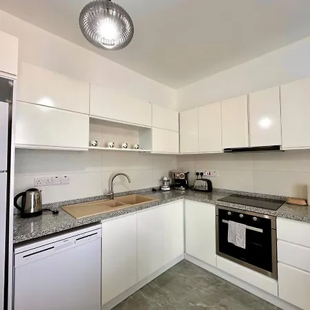 Seaside With Mountain View Appartamento