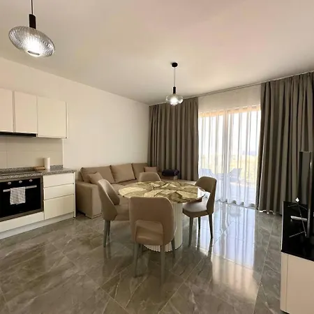 Seaside With Mountain View Appartamento