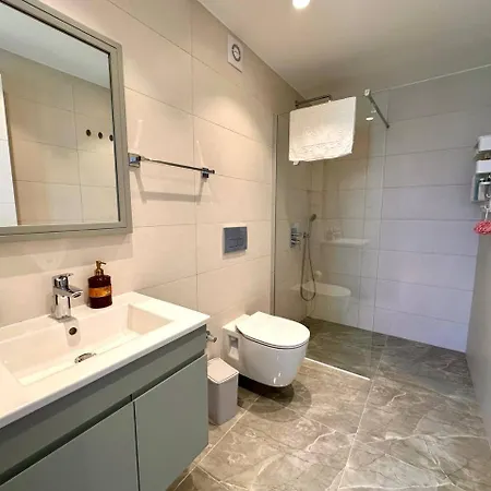 Seaside With Mountain View Appartamento *