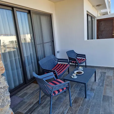 דירה Seaside With Mountain View *