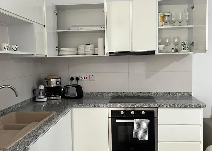 Seaside With Mountain View Apartment