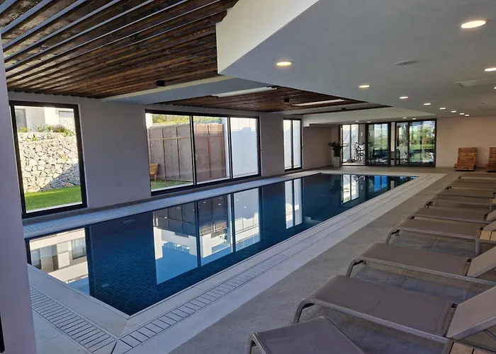 Apartment Seaside With Mountain View